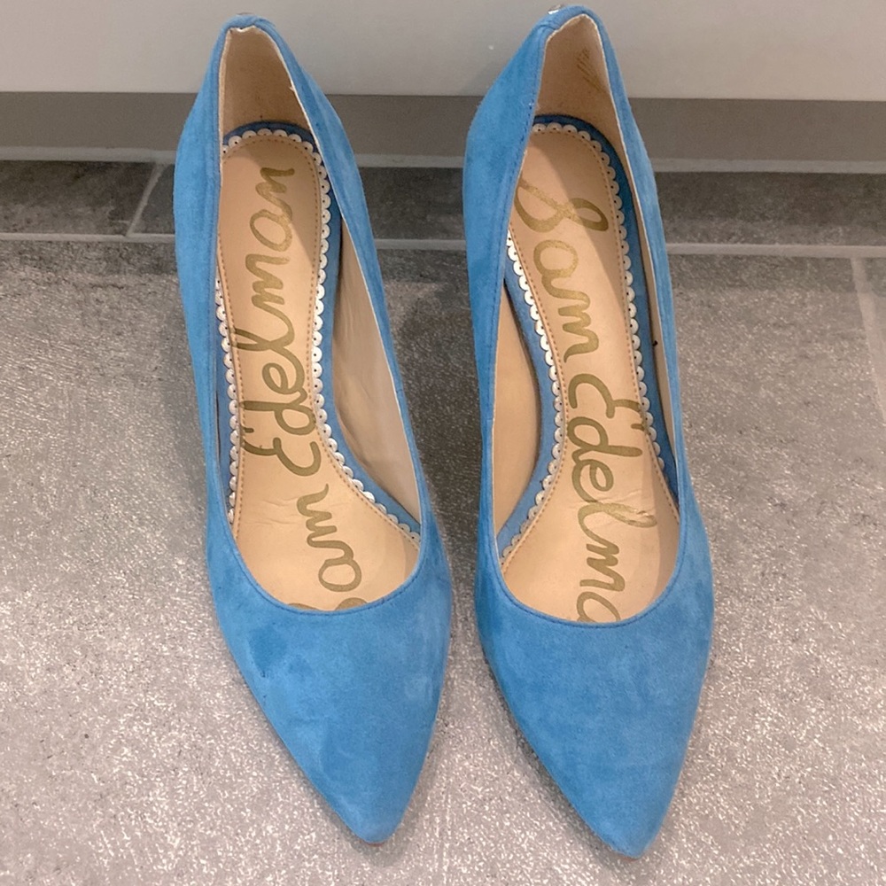 SAM EDELMAN, BLUE SUEDE HEELS
3 INCH HEEL
SIZE 5 (35)
LIKE NEW & COMFORTABLE